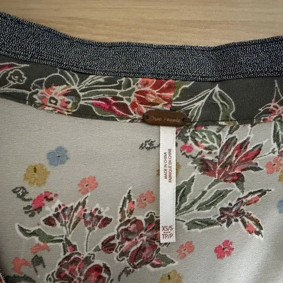 Free People Winlflowers Printed Cinched Kimono Zip Up Jacket Art XS/S Oversized - Picture 8 of 8